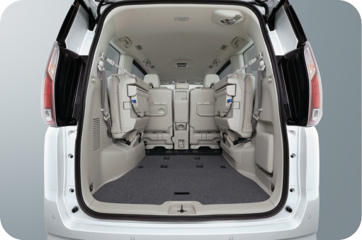 Nissan Serena - Boot Space